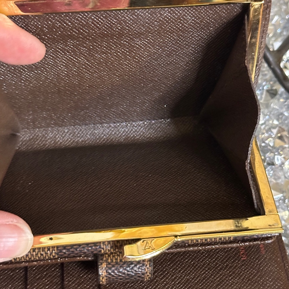 VGUC - Louis Vuitton Damier Ebene French Kisslock Compact Wallet. - Picture 5 of 7
